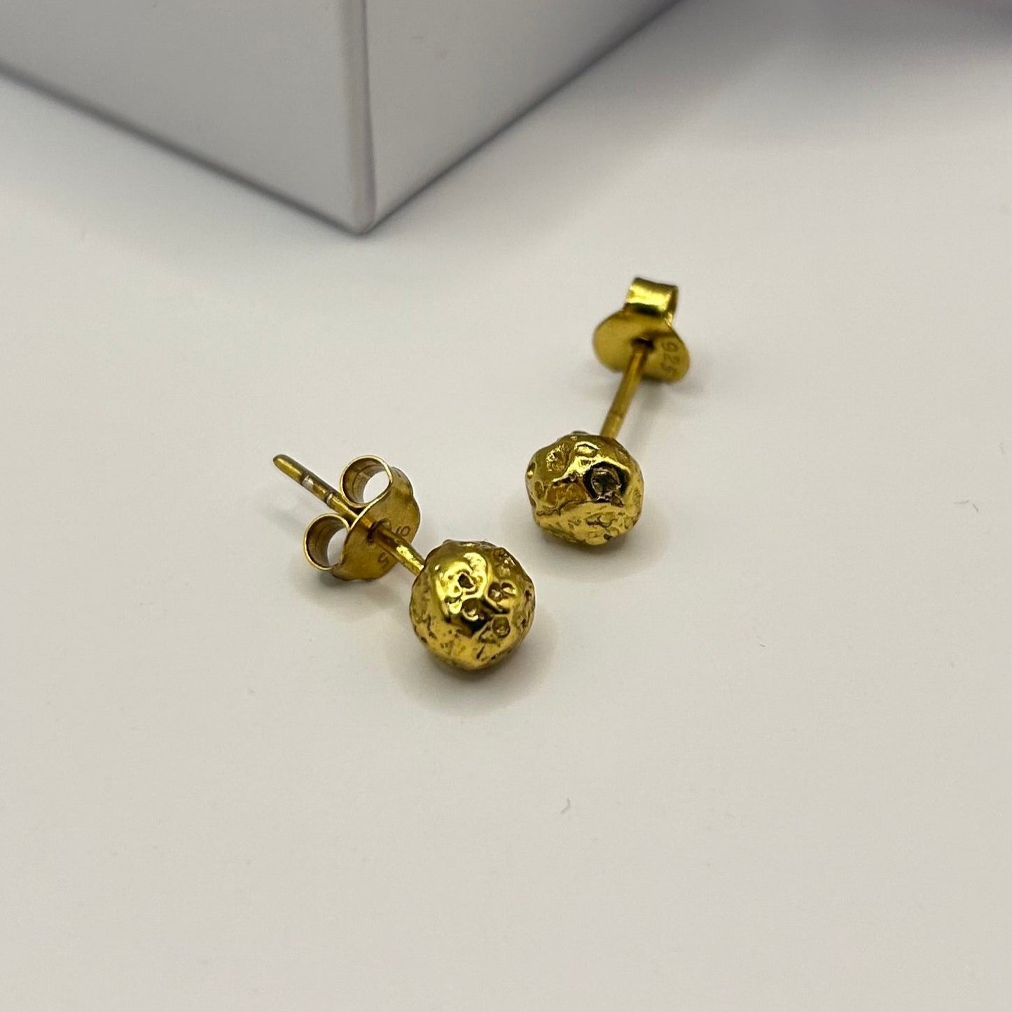 Carraig Studs Gold