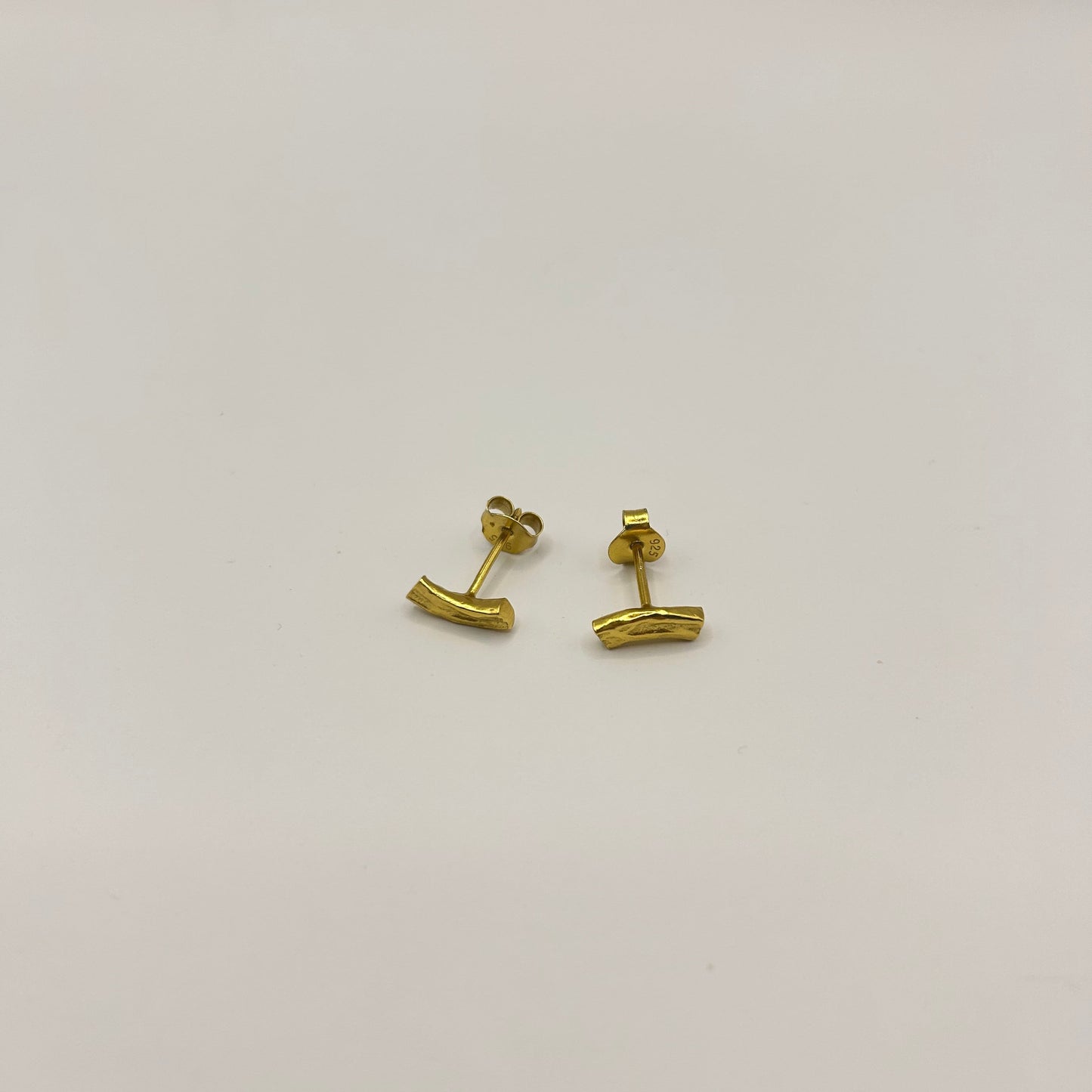 Brone Curve Studs Gold