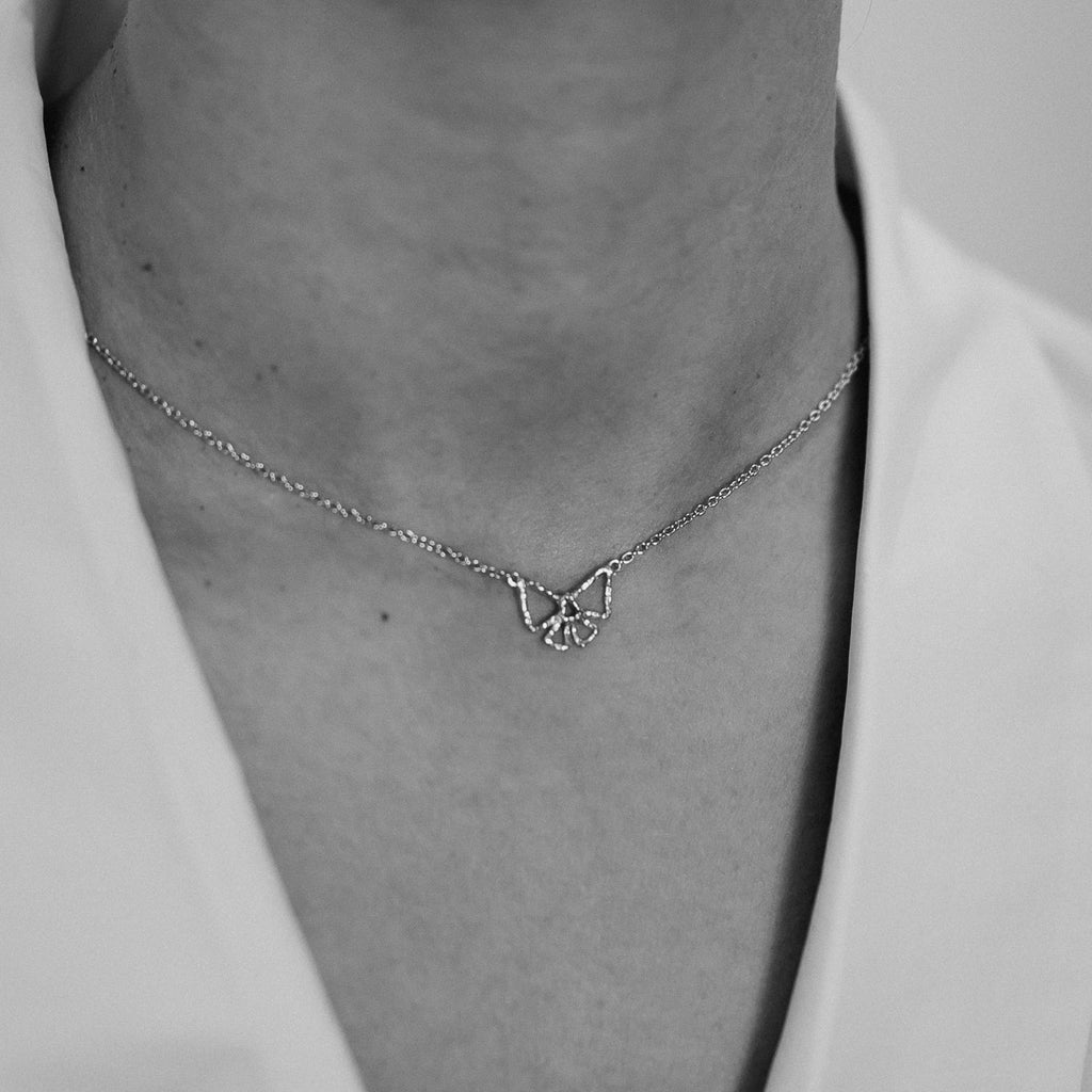 Bow Necklace Gold
