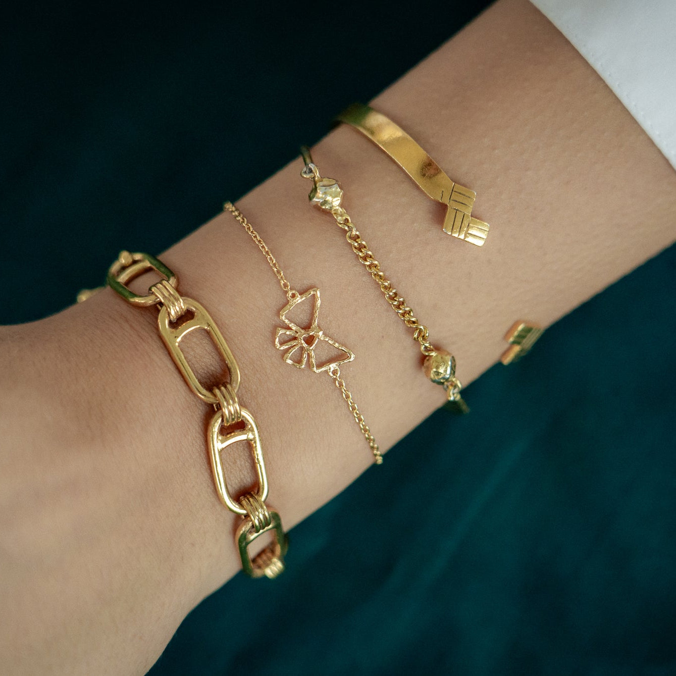 Arc Loop Bracelet Gold
