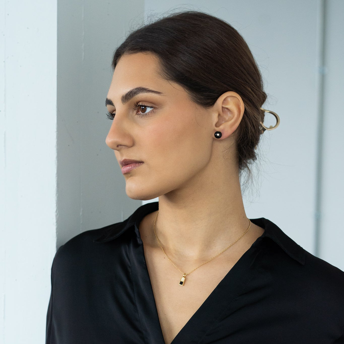 Checker Pendant Black in Gold