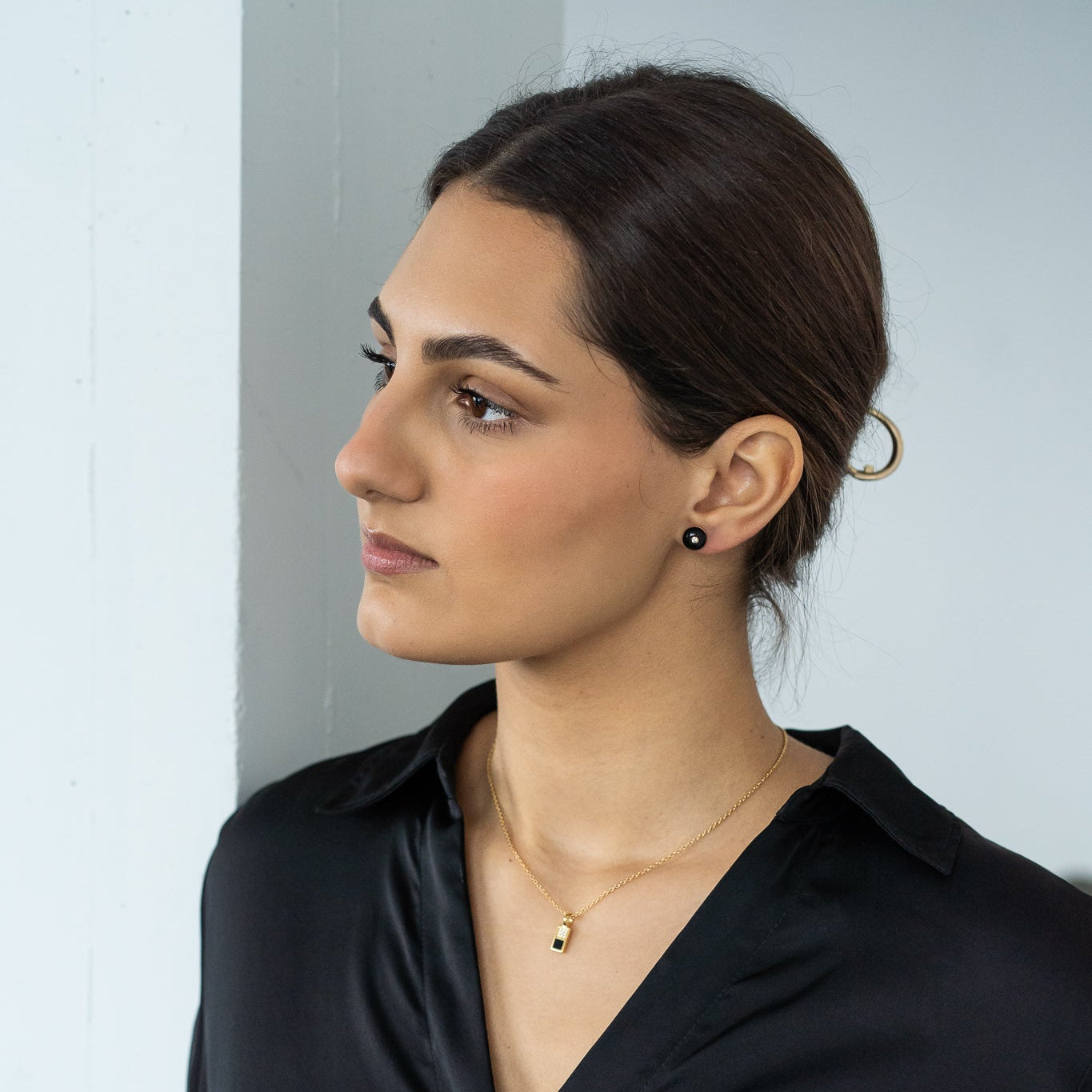 Checker Pendant Black in Gold