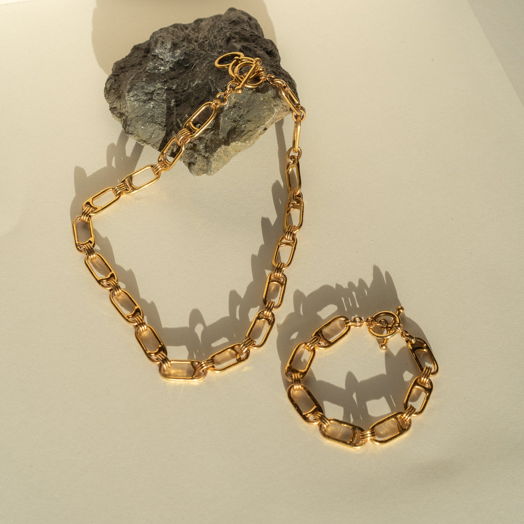 Arc Loop Bracelet Gold