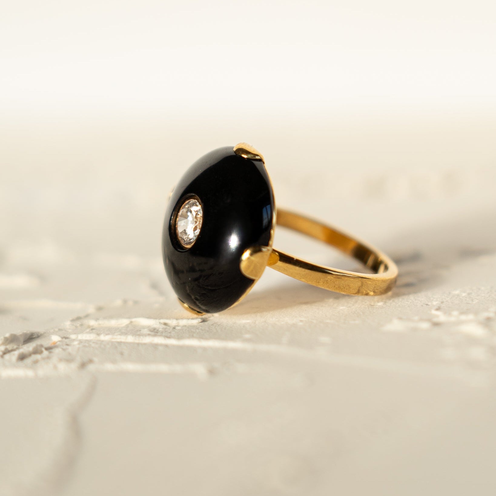 Celt Ring Black in Gold