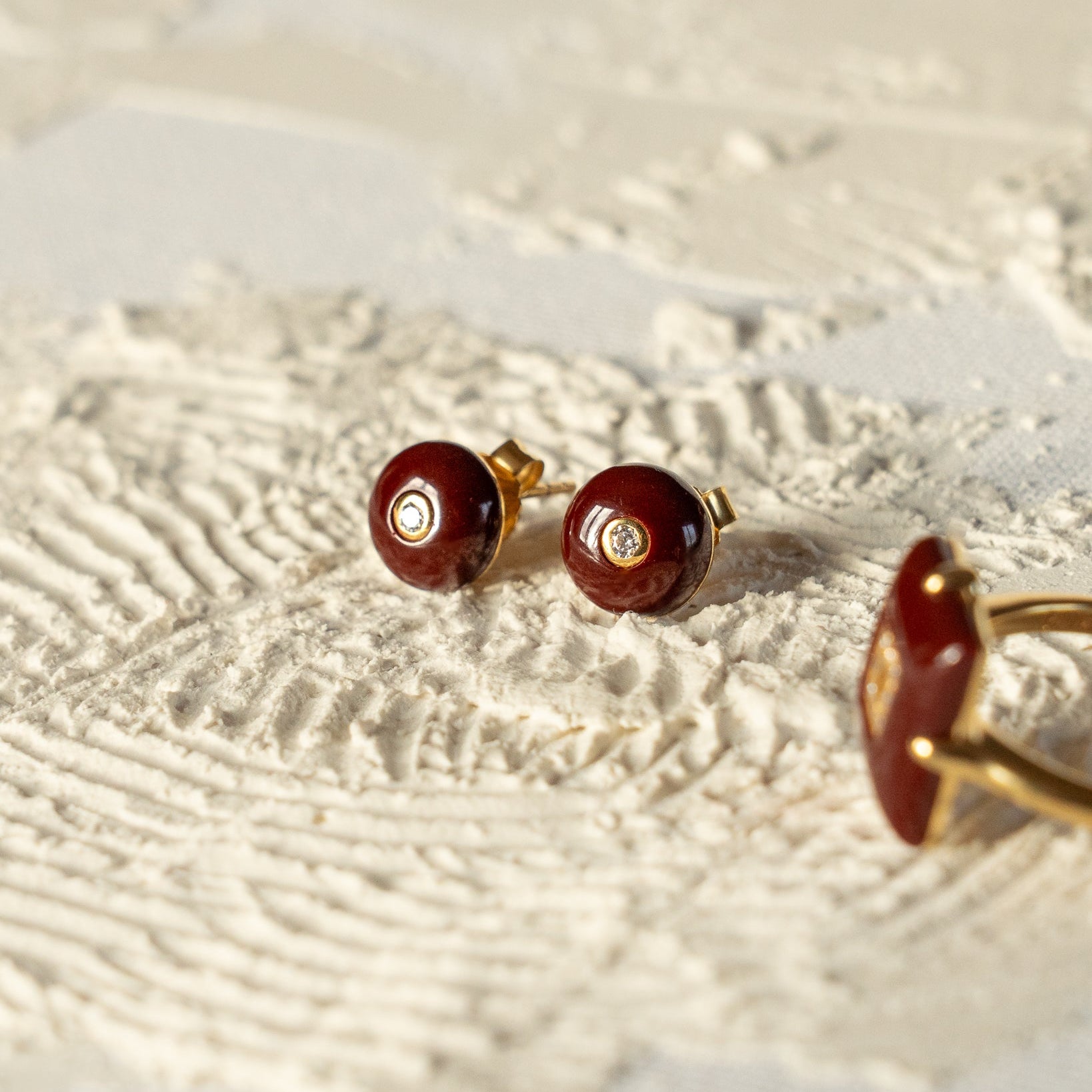 Mini Celt Studs Burgundy in Gold