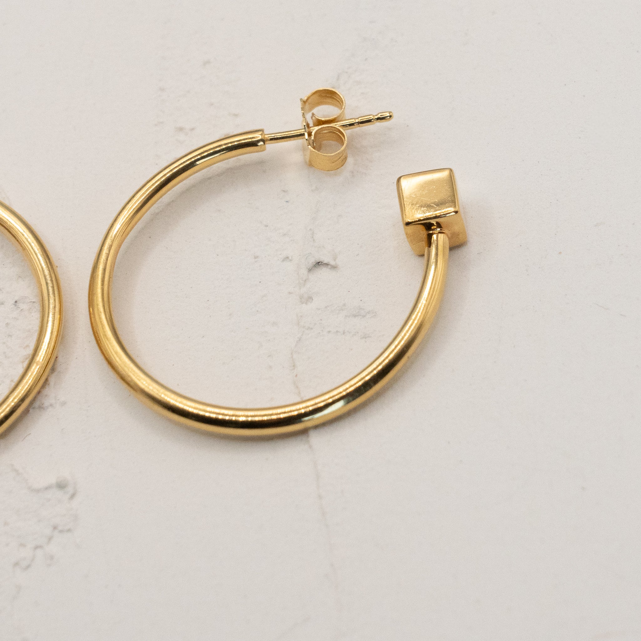 Curb Hoop Gold
