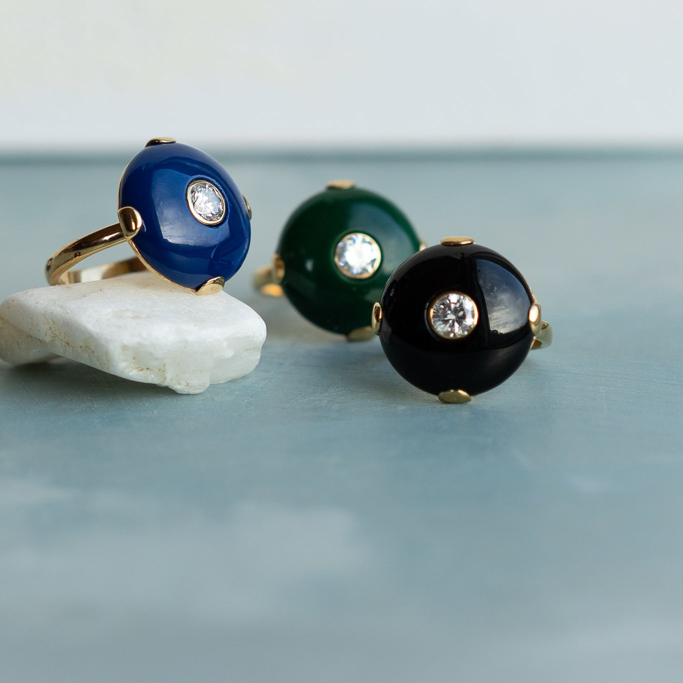 Celt Ring Black in Gold